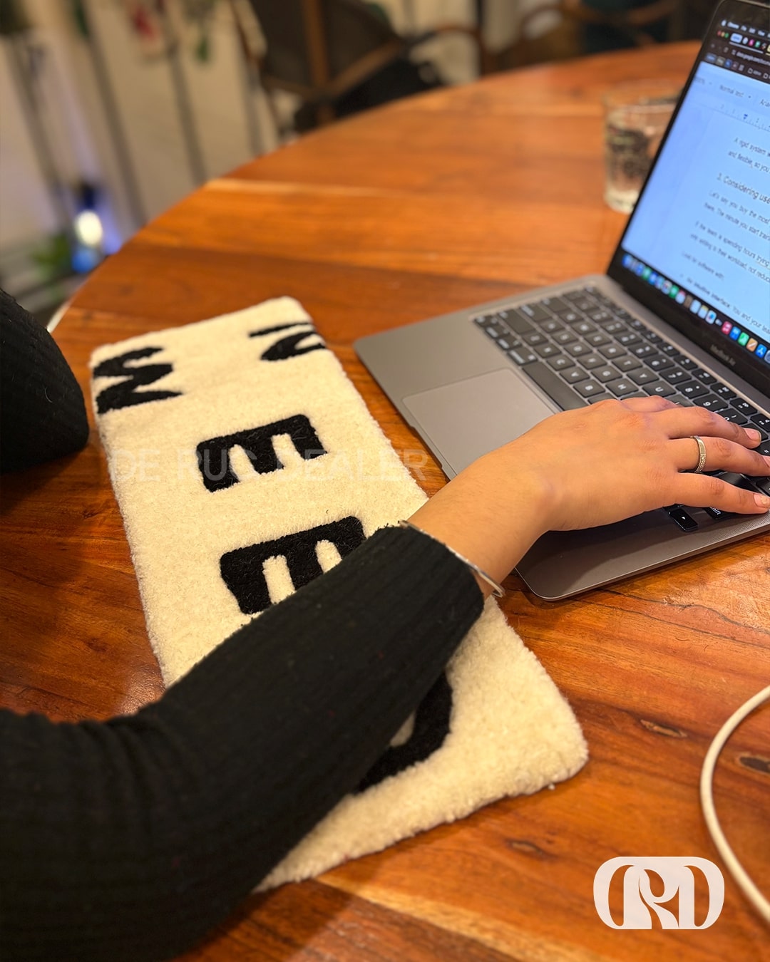 W/NEED KEYBOARD RUG 1