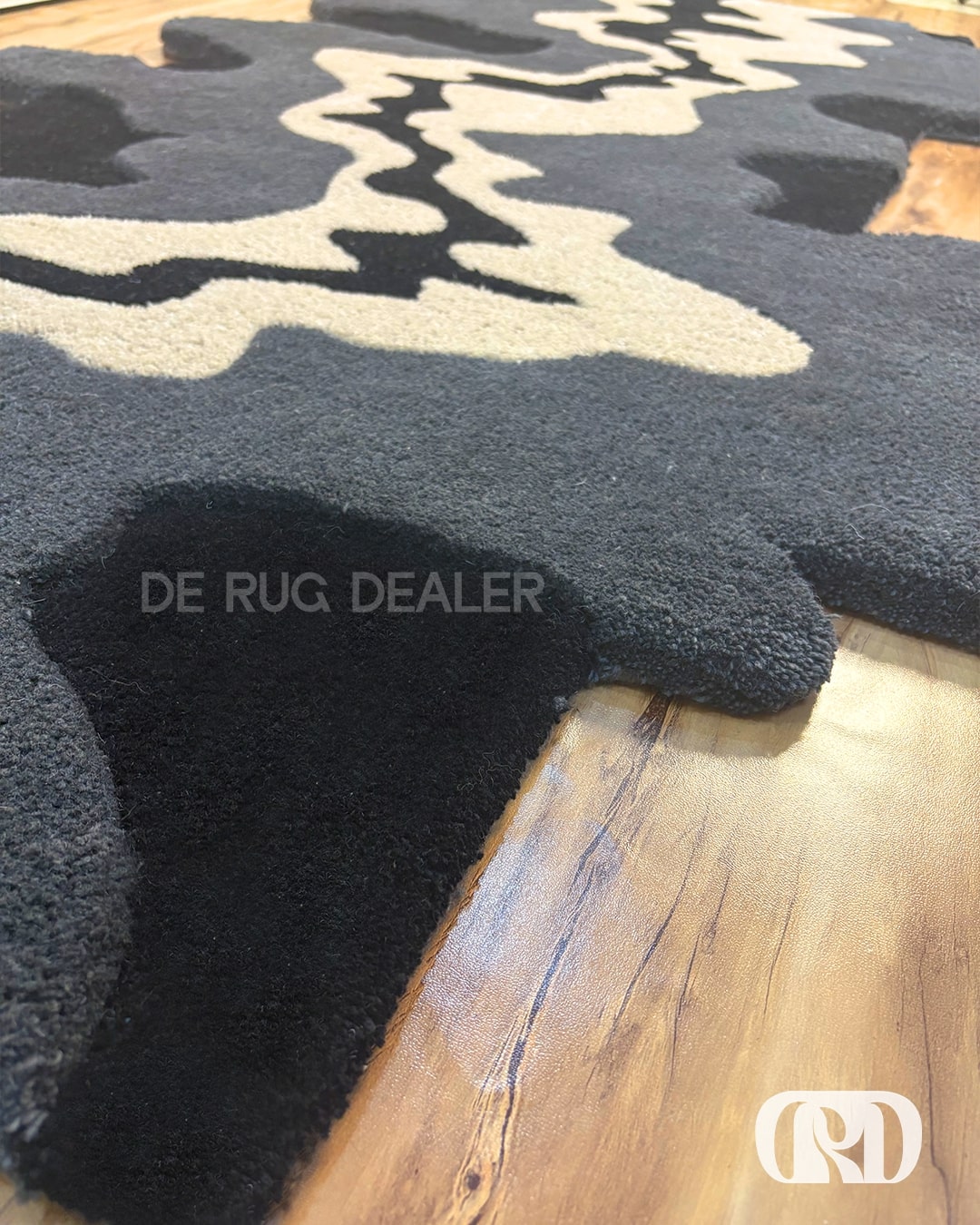 Minimal meets melt. The Mono Melt Runner by derugdealer