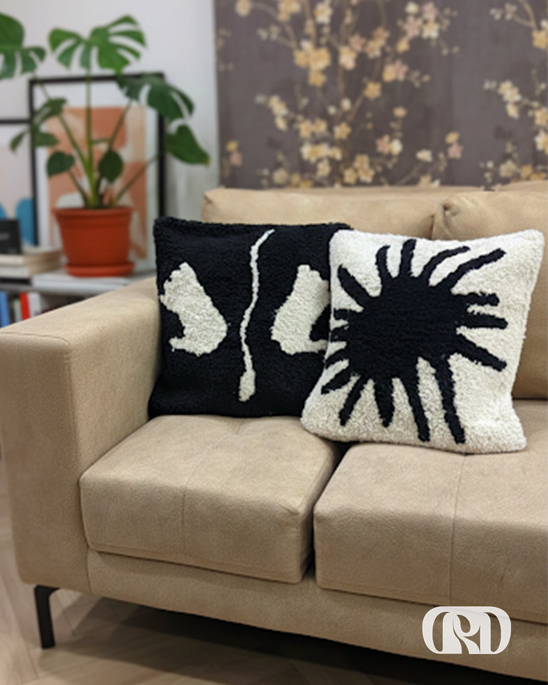 MONOCHROME ABSTRACT TUFTED CUSHION COVER SET